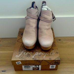 Free People blush antique cedar clog size 41